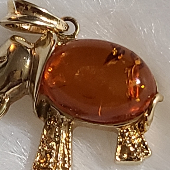Vintage 9mm Cabochon Baltic Amber Set in Vermeil Elephant 🐘 Pendant - Picture 5 of 6